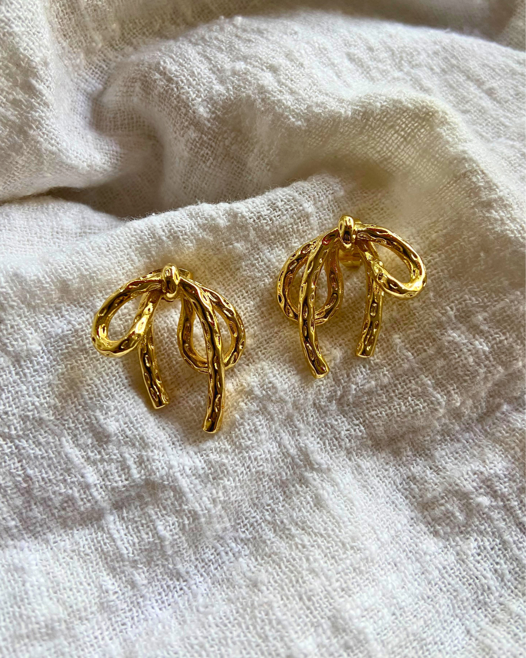 Droopy Bow Studs 18K Gold Plated