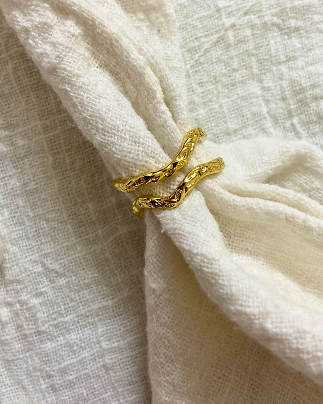 Minimal Curve Ring (Adjustable)- 18K Gold Plated