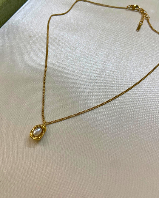 Oyster Pendant Necklace- 18K Gold Plated