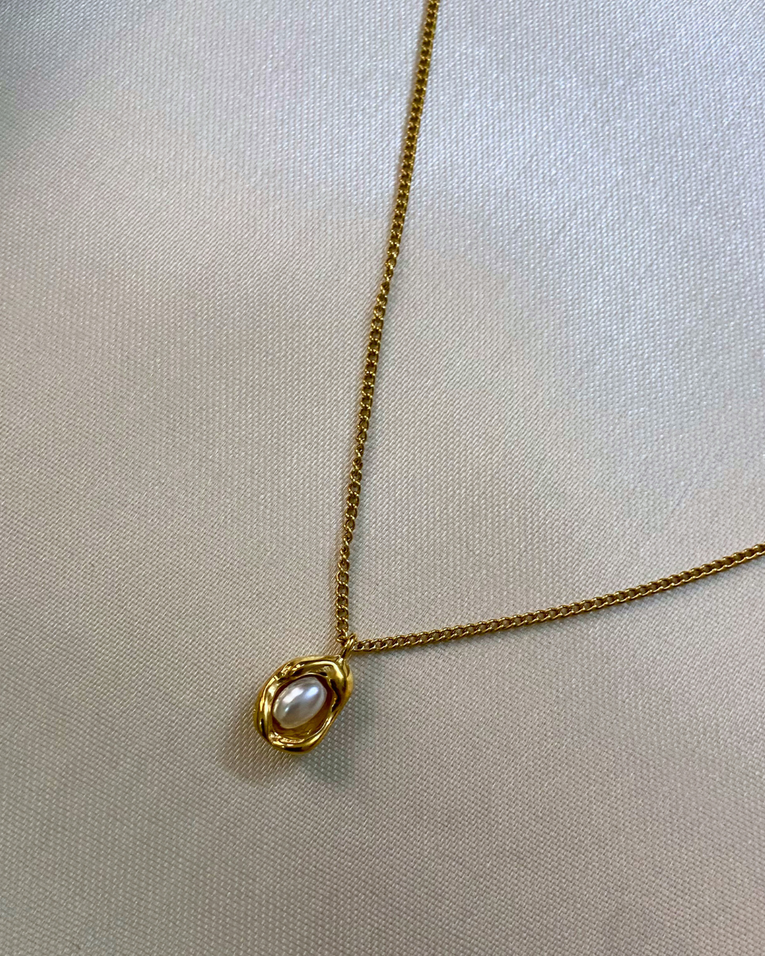 Oyster Pendant Necklace- 18K Gold Plated