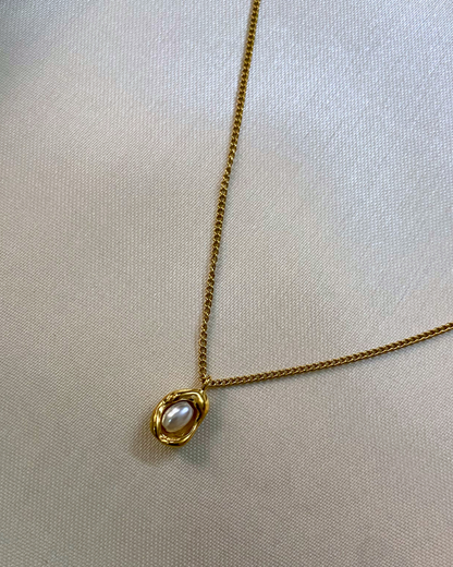 Oyster Pendant Necklace- 18K Gold Plated
