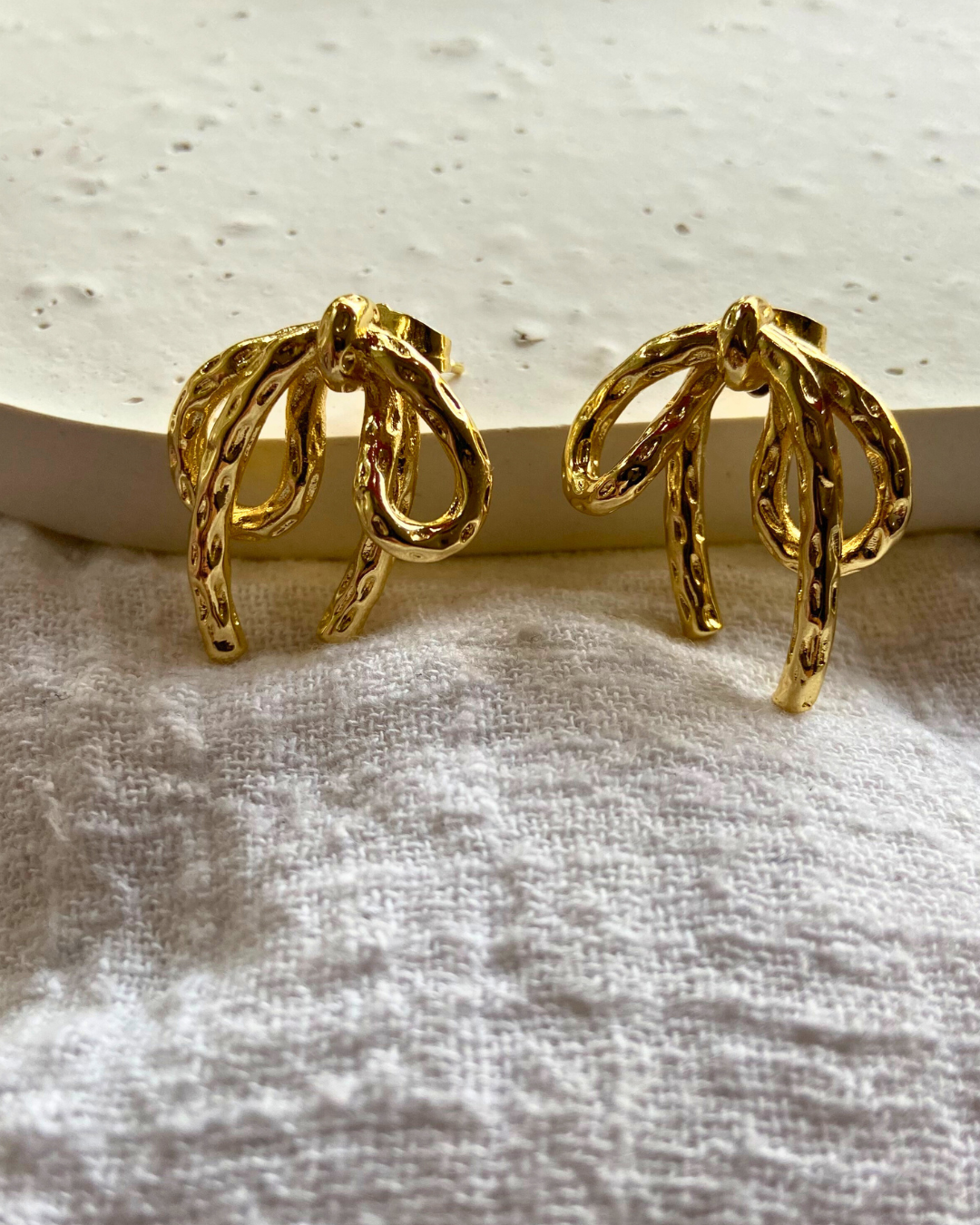 Droopy Bow Studs 18K Gold Plated