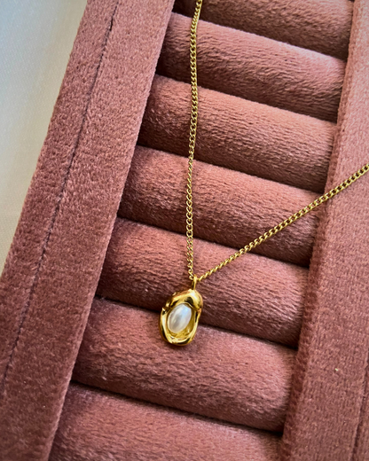 Oyster Pendant Necklace- 18K Gold Plated