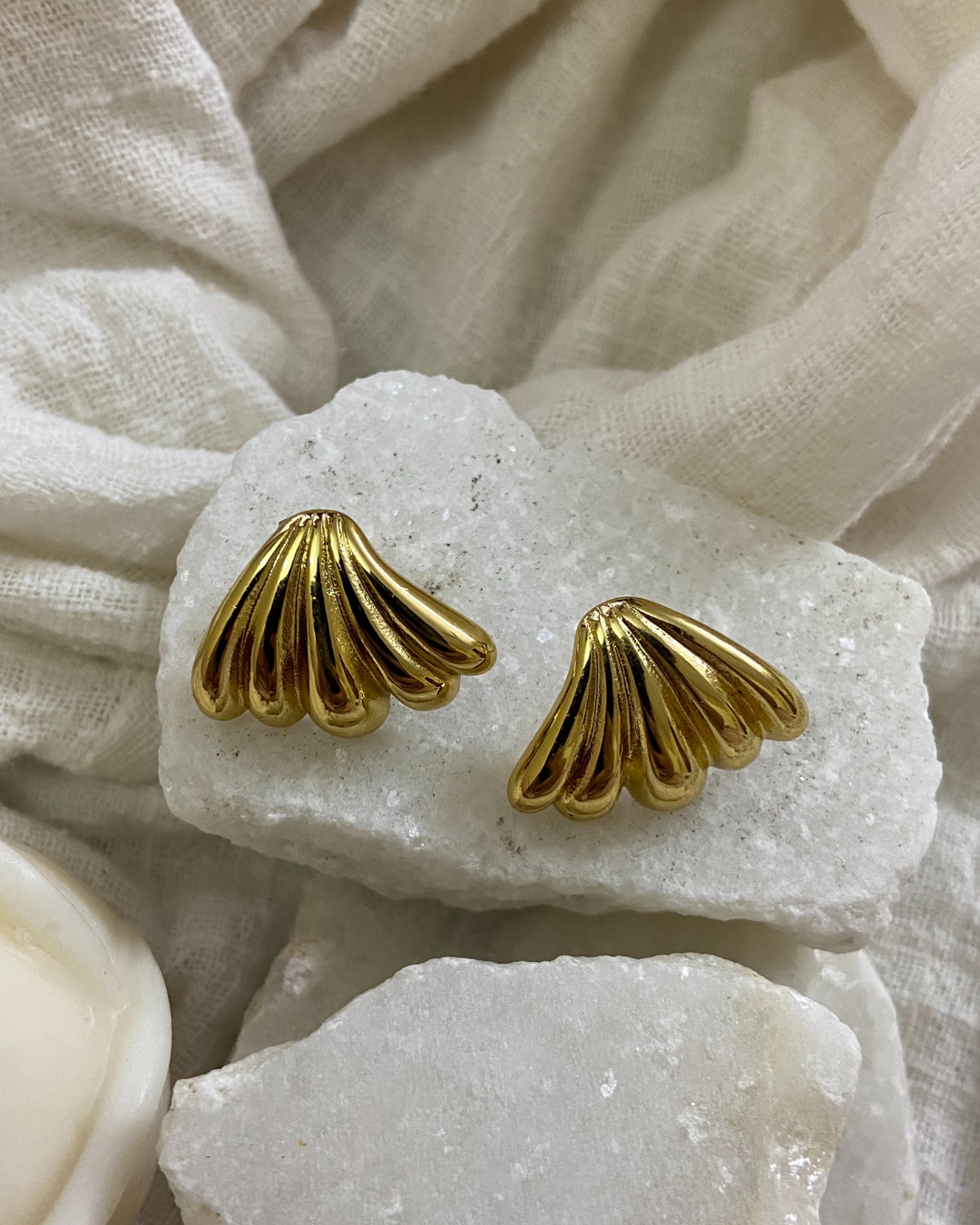 Effie Shell Studs 18K Gold Plated