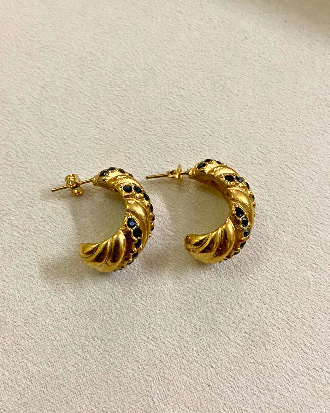 Twisted Croissant Earrings Black- 18K Gold Plated
